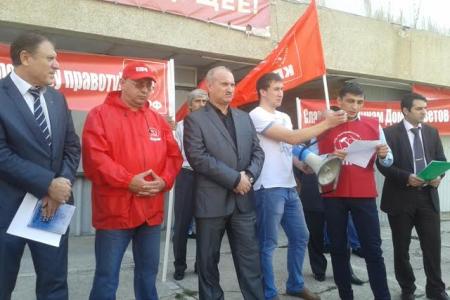 Коммунисты Кабардино-Балкарии вышли на митинг, посвященный трагическим событиям 3-4 октября 1993 года
