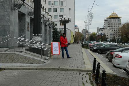 Самара. Депутаты-коммунисты провели одиночные пикеты в защиту рабочих «АвтоВАЗа»