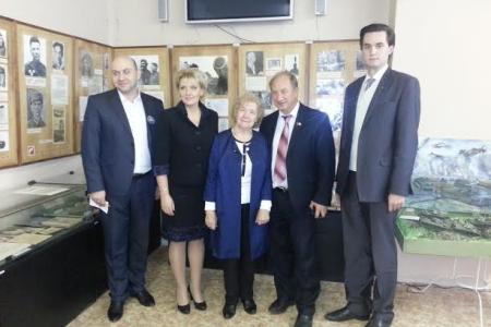 Валерий Рашкин поздравил с днём рождения школу имени Зои и Александра Космодемьянских