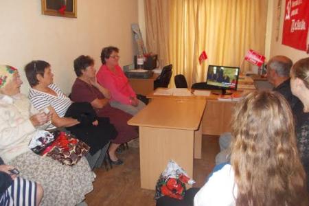 В городах и районах Крыма прошли памятные мероприятия, посвящённые 22-й годовщине расстрела Верховного Совета РСФСР