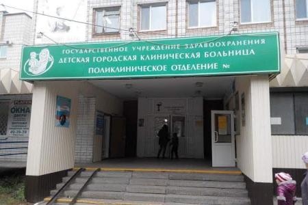 Жители Ульяновска протестуют против возведения торговых павильонов около детской больницы