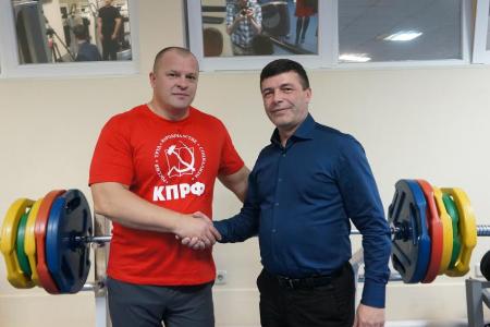 На Пленуме коммунисты продемонстрировали не только политическую, но и физическую мощь