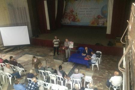 Встречи в Динском районе Кубани. Депутат С.П.Обухов отчитался о работе по социальной защите граждан и наградил ветеранов