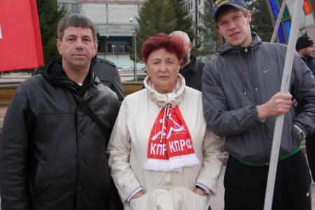 Тюменские коммунисты почтили память защитников Дома Советов