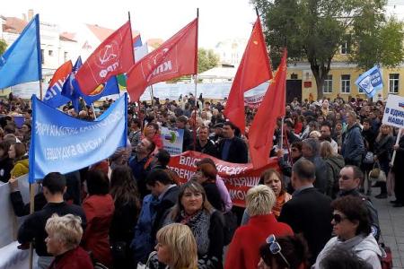 В Оренбурге Федерация организаций профсоюзов области провела митинг