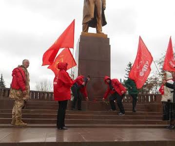 Мордовский реском ЛКСМ организовал автопробег, посвященный 97-й годовщине Комсомола