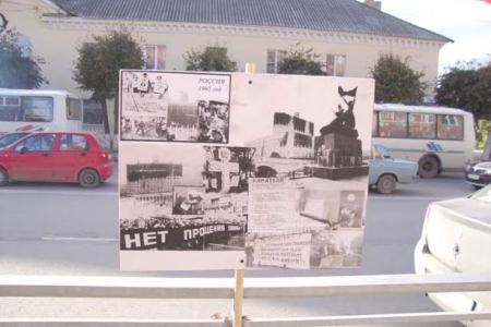 Коммунисты Ленинградской области почтили память защитников советской Конституции