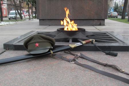 Лидер алтайских комсомольцев Николай Наздрачев поздравил с Днем комсомола коллег-депутатов на сессии АКЗС