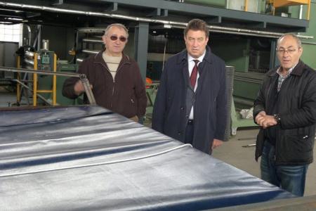 Виктор Гончаров посетил завод по производству синтетической кожи в столице Карачаево-Черкессии