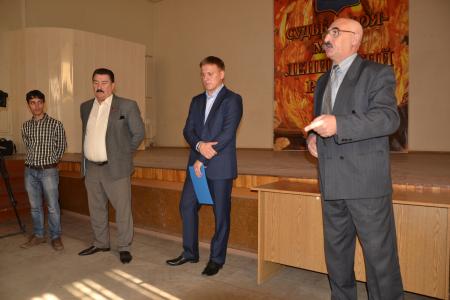 Астрахань. Депутаты-коммунисты отстаивают помещение шахматной школы