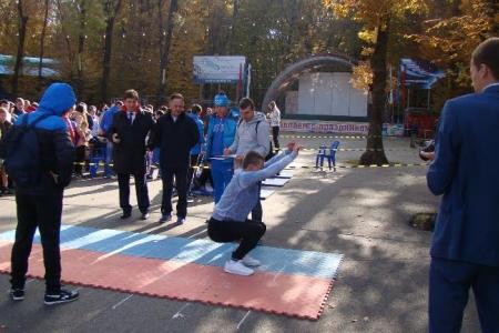 29 октября, в день рождения ВЛКСМ, депутат Госдумы Виктор Гончаров принимал нормативы ГТО у молодёжи  г.Ставрополя