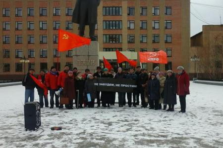 В Салехарде прошел митинг в память трагических событий 3-4 октября 1993 года