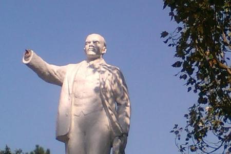 В Бахчисарайском и Ленинском районах Крыма силами коммунистов отремонтированы памятники В.И. Ленину
