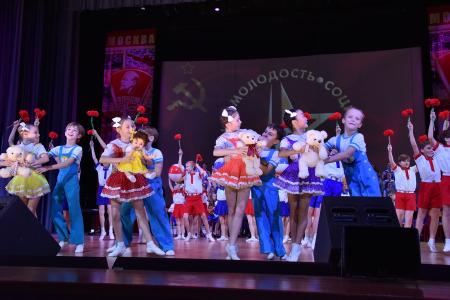 В Москве прошел концерт, посвящённый 97-й годовщине создания ВЛКСМ