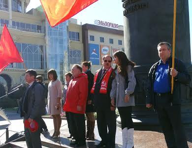 Курские коммунисты почтили память защитников Советской власти