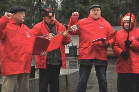 Они погибли за Советскую Родину! Свердловские коммунисты почтили память жертв "Черного октября"