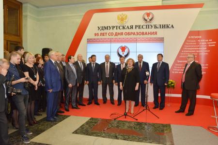 Г.А. Зюганов принял участие в открытии выставки, посвященной 95-й годовщине со дня образования Удмуртской республики