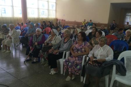 Встречи в Динском районе Кубани. Депутат С.П.Обухов отчитался о работе по социальной защите граждан и наградил ветеранов