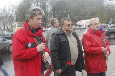 Ярославские коммунисты почтили память павших защитников Советской власти в 1993 году