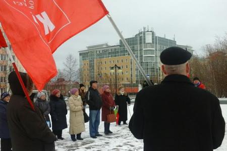 В Салехарде прошел митинг в память трагических событий 3-4 октября 1993 года