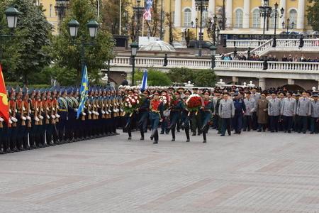Г.А. Зюганов принял участие в возложении цветов к Могиле Неизвестного солдата в честь Дня Сухопутных войск
