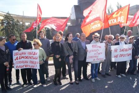 Сталинградские коммунисты приняли участие во Всероссийской акции "Не забудем, не простим!"