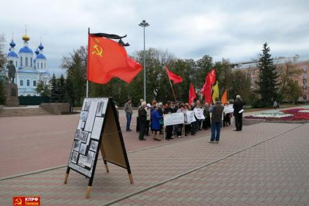 В Тамбове прошел пикет памяти защитников Верховного Совета РФ