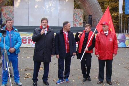 29 октября, в день рождения ВЛКСМ, депутат Госдумы Виктор Гончаров принимал нормативы ГТО у молодёжи  г.Ставрополя