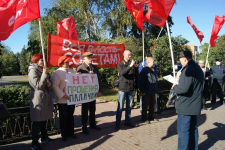 "Не забудем! Не простим!". Ульяновские коммунисты почтили память защитников Верховного Совета
