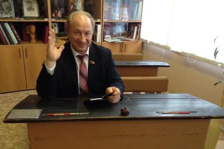 Валерий Рашкин поздравил с днём рождения школу имени Зои и Александра Космодемьянских