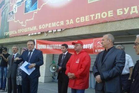 Коммунисты Кабардино-Балкарии вышли на митинг, посвященный трагическим событиям 3-4 октября 1993 года