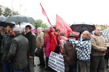 Саратовские коммунисты: «Нет увольнениям и сокращениям зарплат!»