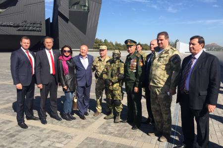 ДНР. Депутат-коммунист В.И. Бессонов поздравил курсантов Донецкого общевойскового командного военного училища с принятием воинской присяги