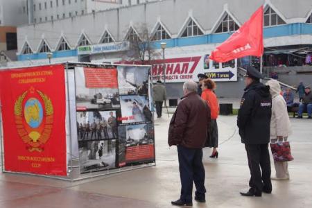 Тюменские коммунисты почтили память защитников Дома Советов