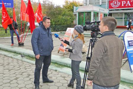 Амурская область. Благовещенские коммунисты почтили память защитников Верховного Совета