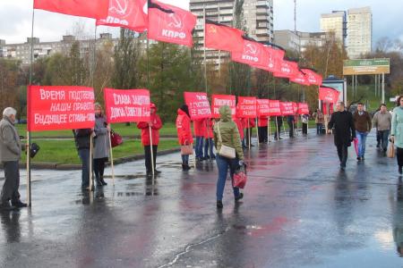 "Не забудем! Не простим!". В Перми состоялся пикет, посвященный 22-й годовщине расстрела Советской власти