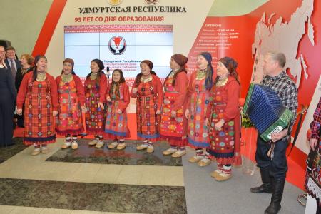 Г.А. Зюганов принял участие в открытии выставки, посвященной 95-й годовщине со дня образования Удмуртской республики