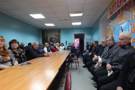 Барнаульские коммунисты на политклубе обсуждали тему "Наследие Великого Октября и современные задачи КПРФ"