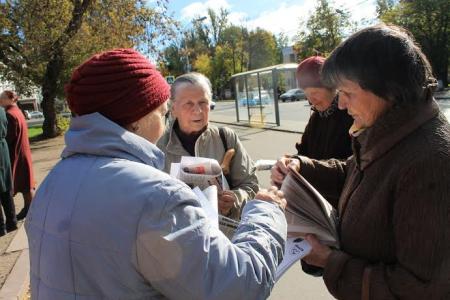 В Пскове прошел митинг, посвященный памяти расстрелянных защитников Верховного Совета
