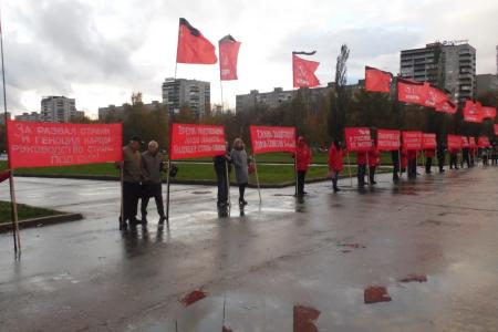 "Не забудем! Не простим!". В Перми состоялся пикет, посвященный 22-й годовщине расстрела Советской власти
