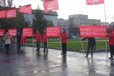 "Не забудем! Не простим!". В Перми состоялся пикет, посвященный 22-й годовщине расстрела Советской власти