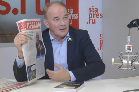 В Сургуте состоялась презентация книги Вячеслава Тетёкина «Вылетаем в трубу или взлетаем в космос?»