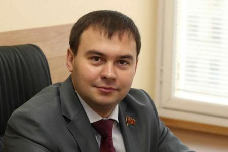 Ю.В. Афонин: «Борясь с нелегальными ночлежками, мы не должны допустить закрытия мини-гостиниц в угоду крупным западным отельным сетям»