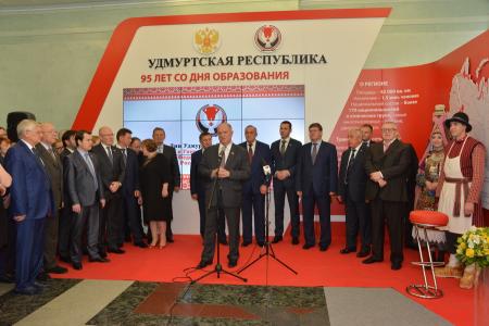 Г.А. Зюганов принял участие в открытии выставки, посвященной 95-й годовщине со дня образования Удмуртской республики