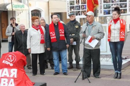 Калуга. «Расстрельщиков Верховного Совета РСФСР – к ответу!»
