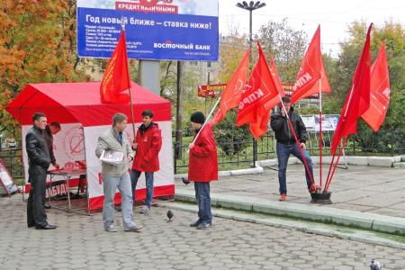 Амурская область. Благовещенские коммунисты почтили память защитников Верховного Совета