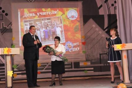 Депутат–коммунист Е.И. Шаманаев поздравил преподавателей Волгоградского строительного техникума с Днем учителя
