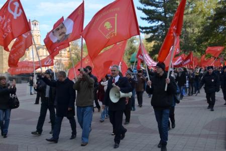 В Ростовской области состоялись митинги и демонстрации в честь 98-й годовщины Великой Октябрьской Социалистической революции