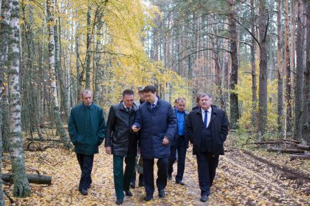 Автор законопроекта о противопожарной безопасности в лесах Олег Лебедев посетил зону радиоактивного загрязнения в лесном массиве Брянской области 