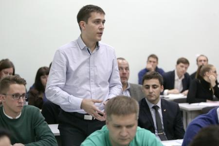 Лидер КПРФ выступил перед молодыми представителями четырех парламентских партий страны